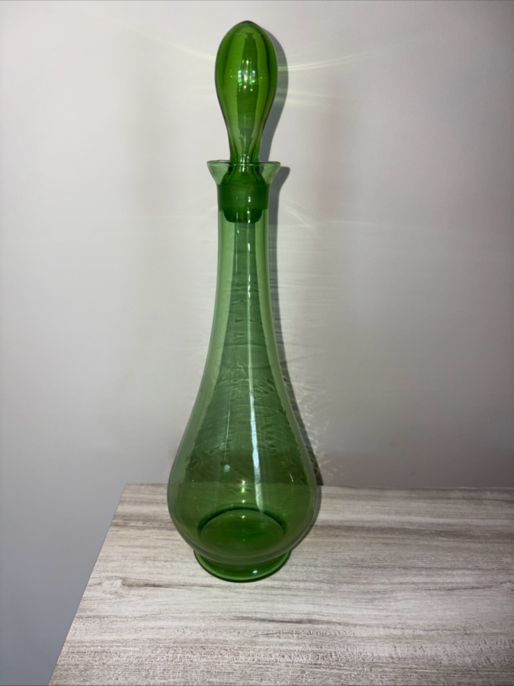 Classic Mid-Century Italian Glass Decanter with Stopper - Avocado Green - Picture 5 of 5